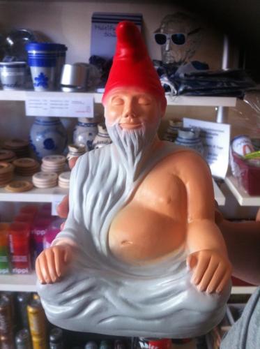 Artikelbild des Artikels “Zwuddha Gartenzwerg “